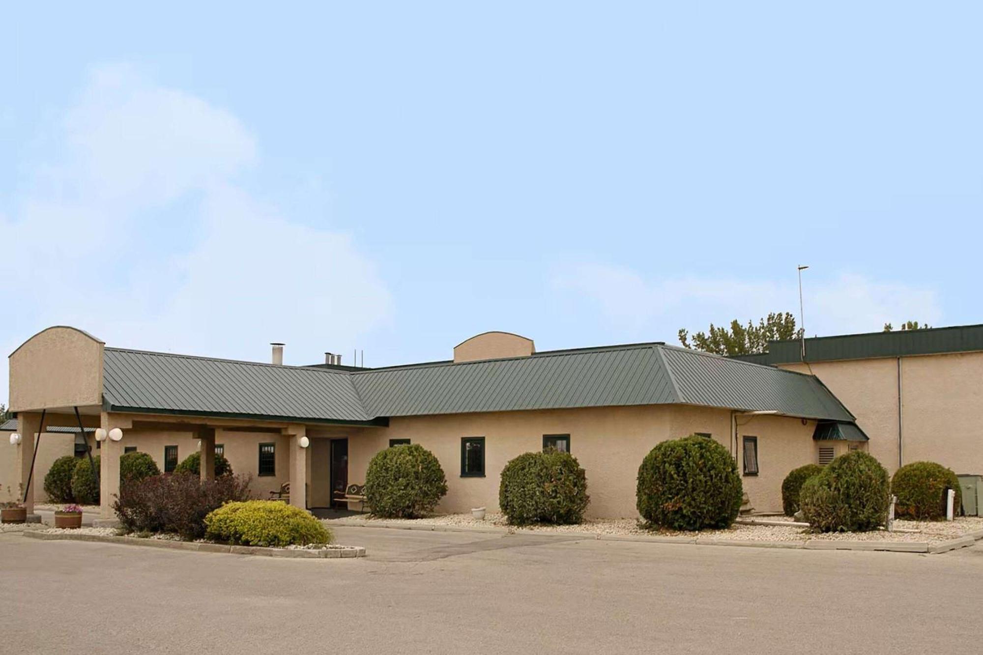Howard Johnson By Wyndham Portage La Prairie Εξωτερικό φωτογραφία