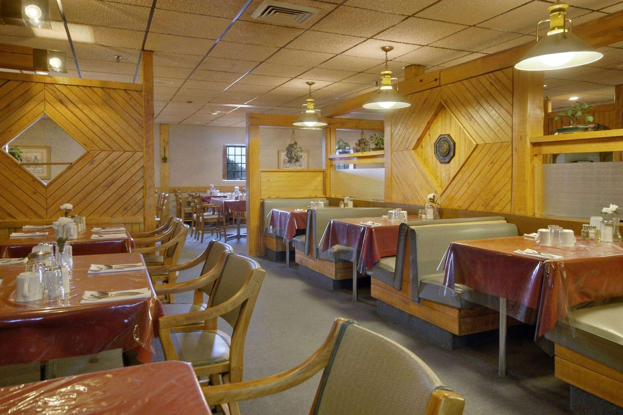 Howard Johnson By Wyndham Portage La Prairie Εξωτερικό φωτογραφία