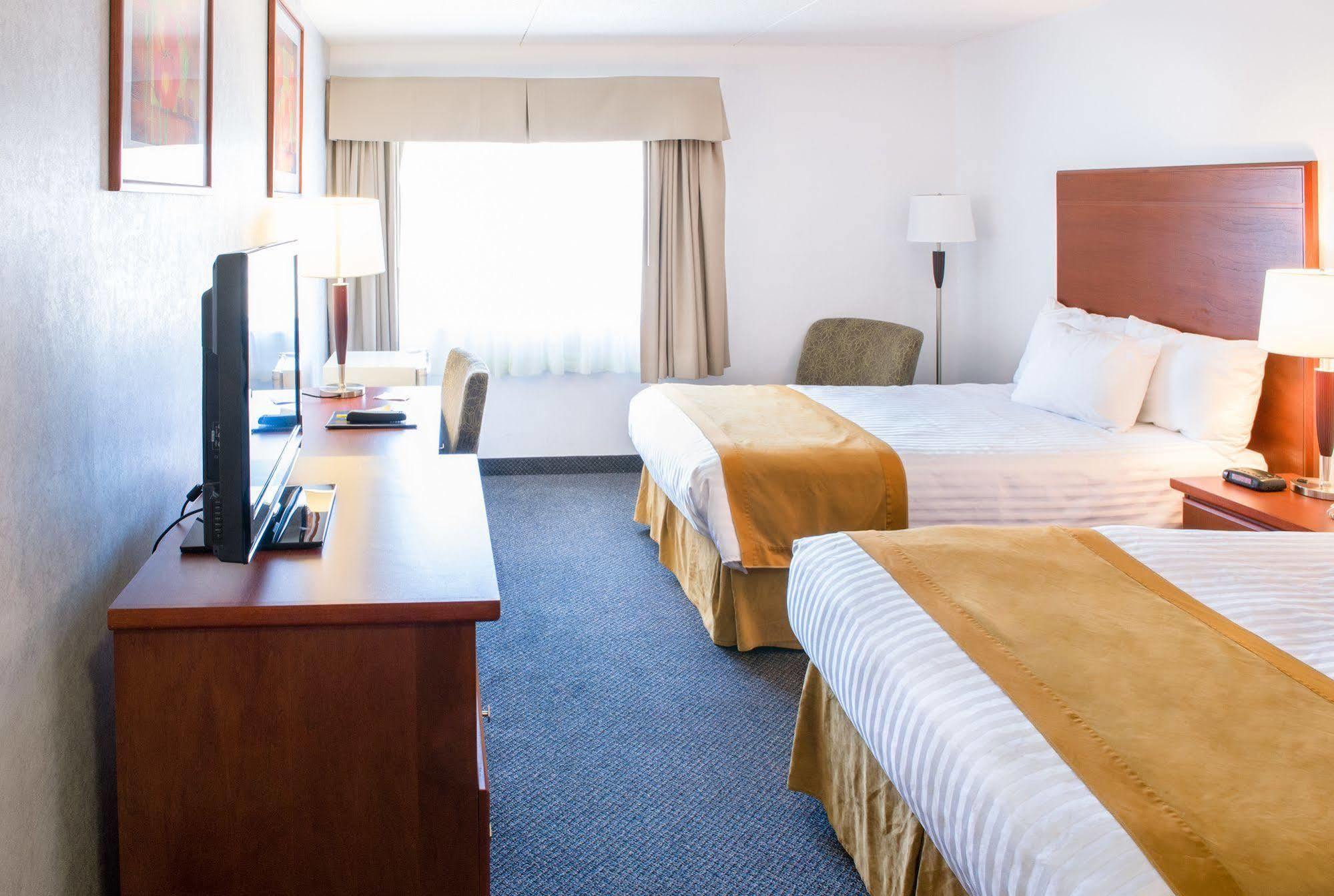 Howard Johnson By Wyndham Portage La Prairie Εξωτερικό φωτογραφία