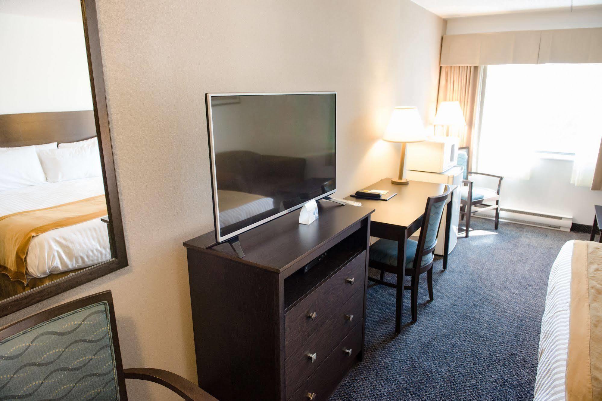 Howard Johnson By Wyndham Portage La Prairie Εξωτερικό φωτογραφία