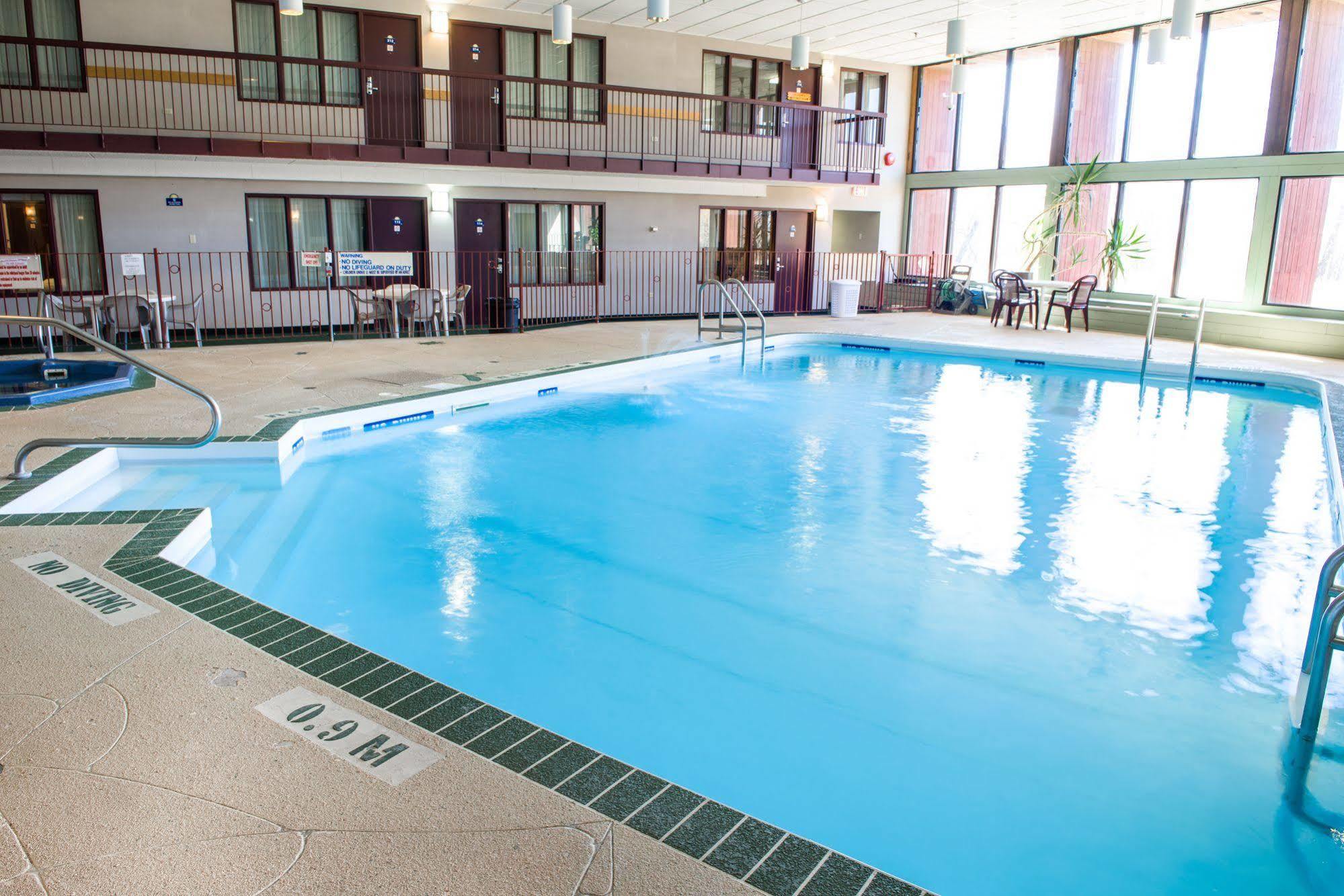 Howard Johnson By Wyndham Portage La Prairie Εξωτερικό φωτογραφία