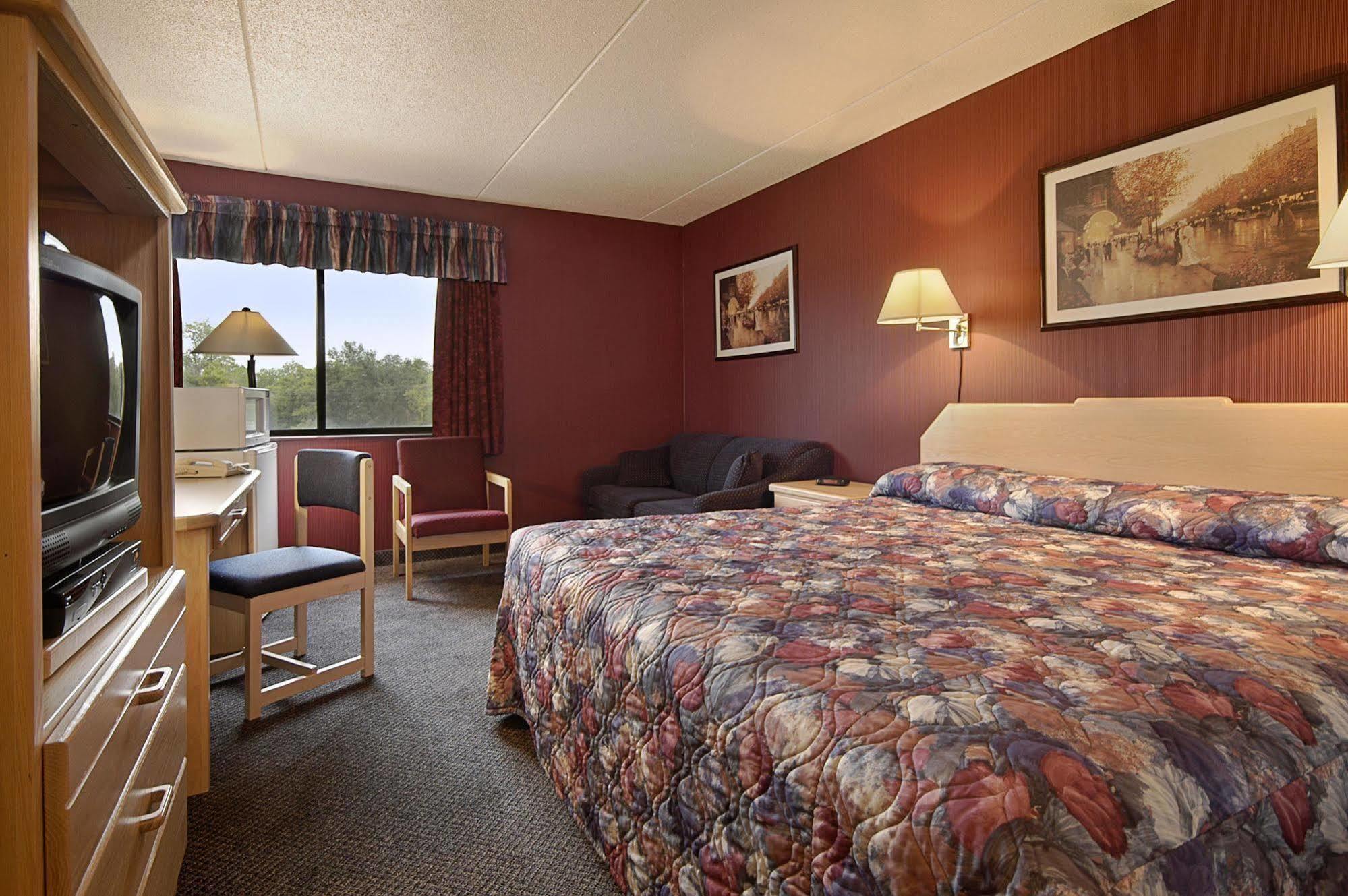Howard Johnson By Wyndham Portage La Prairie Εξωτερικό φωτογραφία